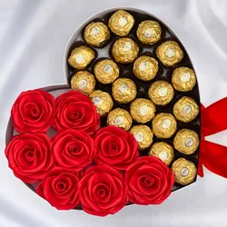 Corazón mediano mitad rosas mitad bombones 