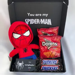 Caja negra con peluche de animado 