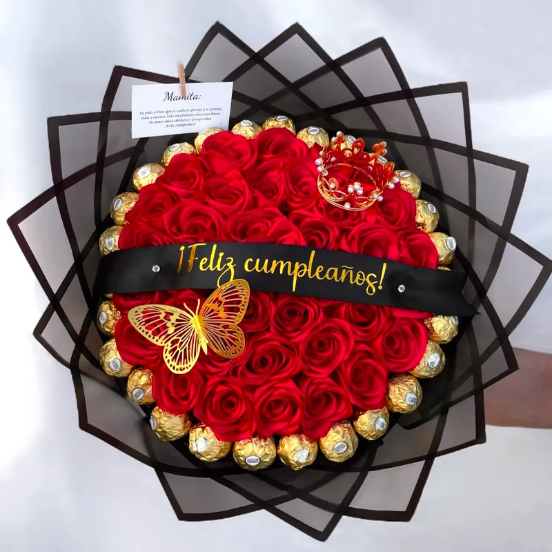 Ramo con bombones por los bordes 