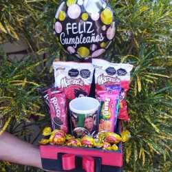 Con artículos personalizados