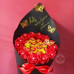 Cono de rosas y bombones 🌹🍬