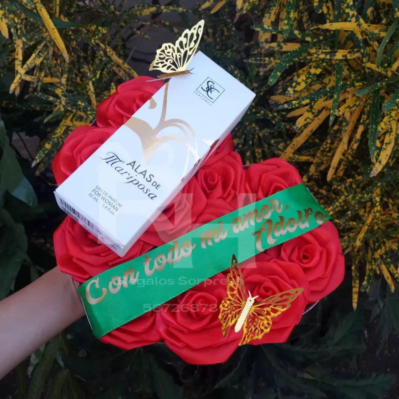 Corazon de 15 rosas + perfume