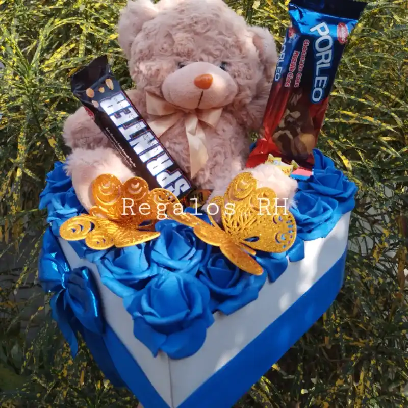 Corazón de rosas originales y peluche 