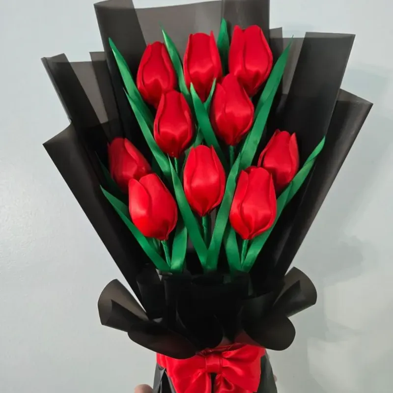 Ramo de 10 tulipanes eternos 🌷
