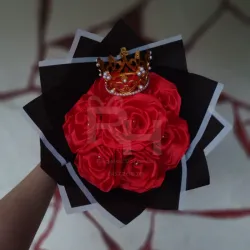Ramo de 7 rosas eternas con corona