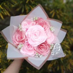 Ramos de 7 rosas eternas con plantitas decorativas