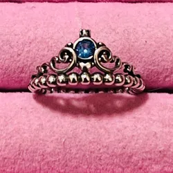 Anillo de corona con piedra azul