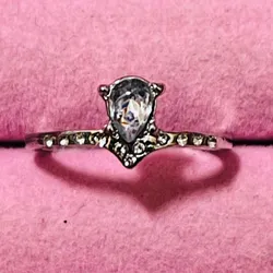 Anillo de punta con piedras