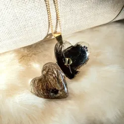 Dije Cabellos encapsulados 2 piezas