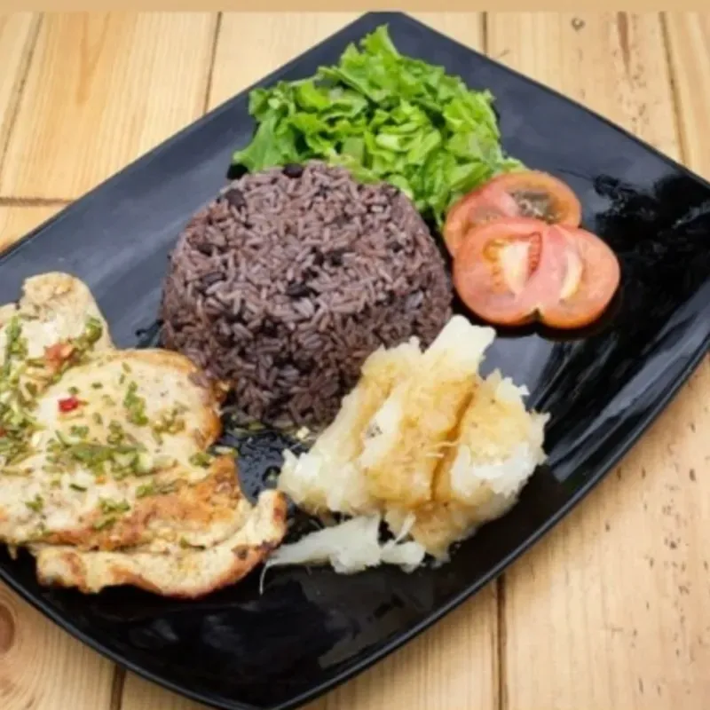 Bistec de Pechuga de Pollo Grillé al Carbón  