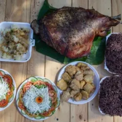 Paleta de cerdo asada para 12 personas