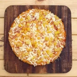 Pizza napolitana con agrego de piña