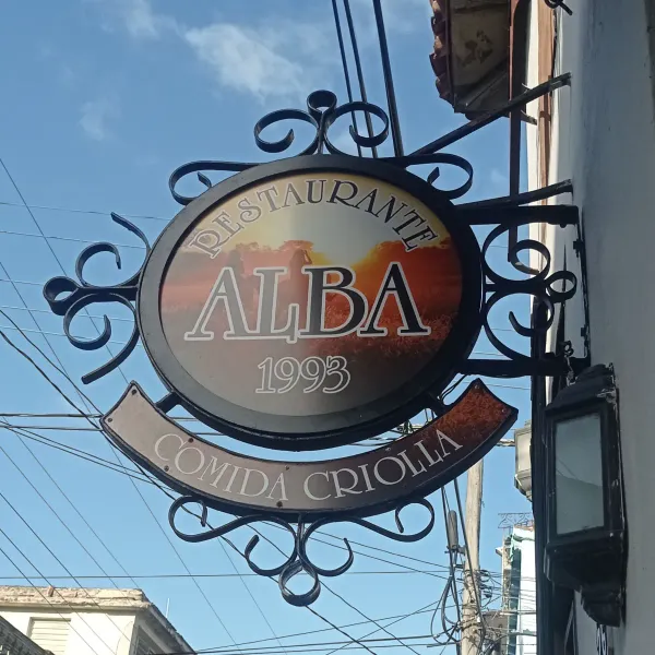 Somos el restaurante privado más antiguo de la ciudad, que comenzó sus actividades en 1993. 