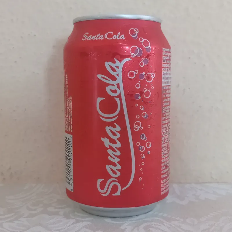 Refresco de lata Santa