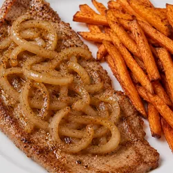 Bistec de Cerdo Encebollado