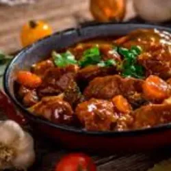 Cordero Estofado al Vino Tinto
