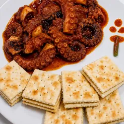 Galletas con Enchilado de  Pulpo