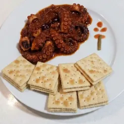 Galletas con Enchilado de  Pulpo