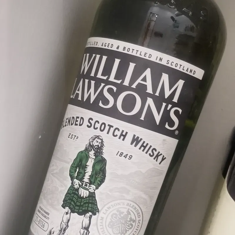 Whisky william Lawsons + un energizante