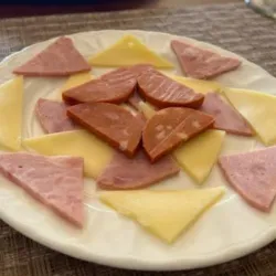 ENTREMÉS DE JAMÓN QUESO Y CHORIZO