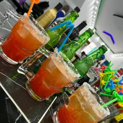 MICHELADA CON CRISTAL