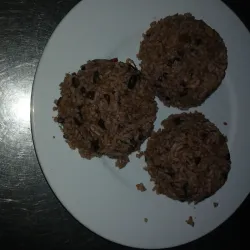 ARROZ MORO Y CRISTIANO/WHITE RICE MIXED WITH BLACK BEANS