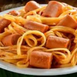 ESPAGUETIS CON SALCHICHAS/SPAGUETTI WITH SAUSAGE