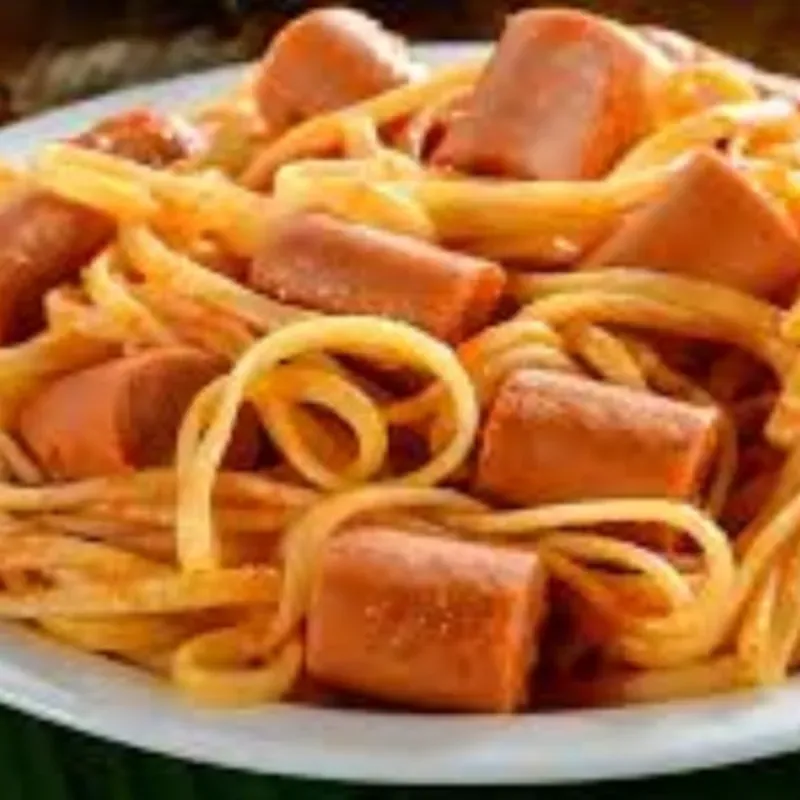 ESPAGUETIS CON SALCHICHAS/SPAGUETTI WITH SAUSAGE