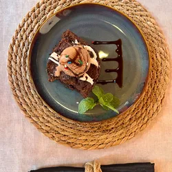 Brownie de chocolate con helado 