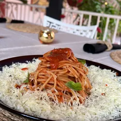 Espaguetis con Queso Gouda/ Salsa Pesto 