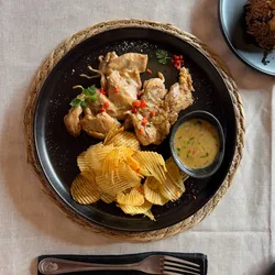 Pollo Deshuesado con Mojo Criollo.