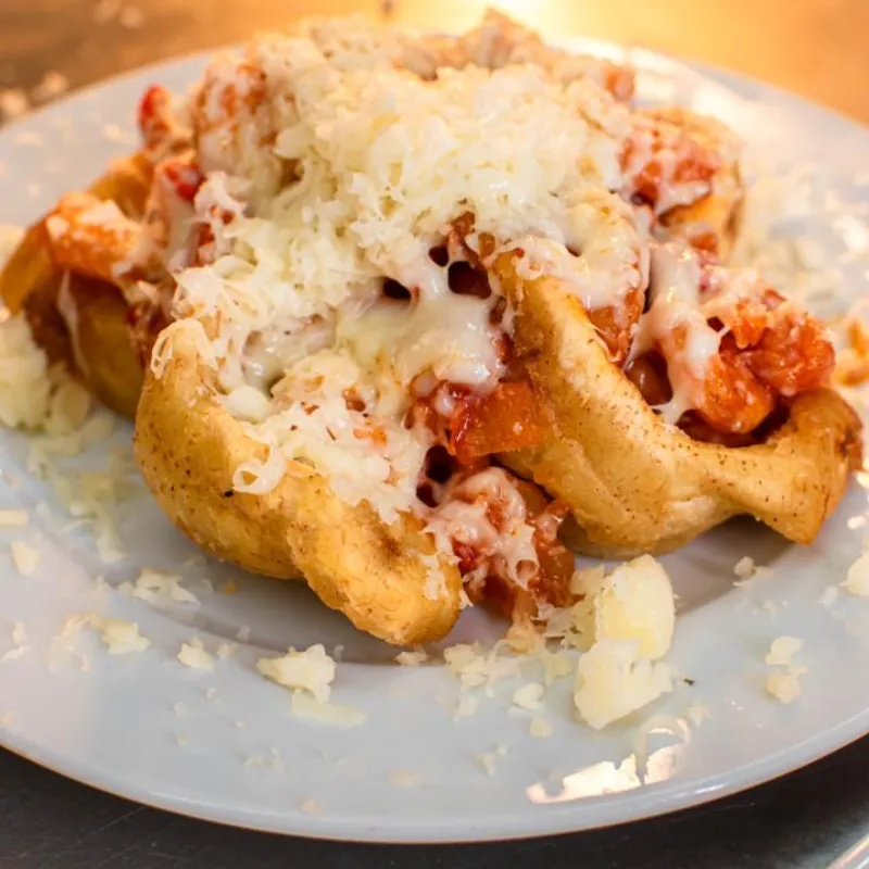 Tostones Rellenos con Camarones y Queso Gouda 