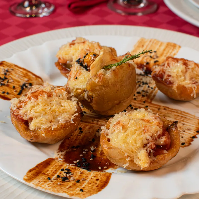 Tostones Rellenos con Jamón y Queso Gouda 