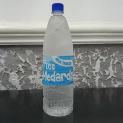 Agua Embotellada (Los Medaldos)