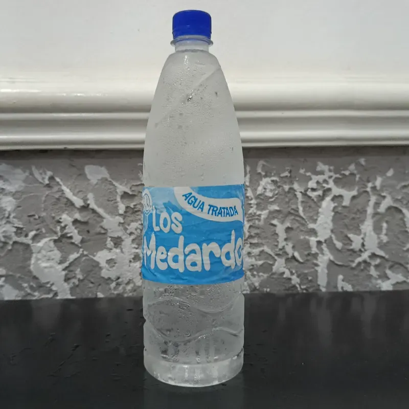 Agua Embotellada (Los Medaldos)