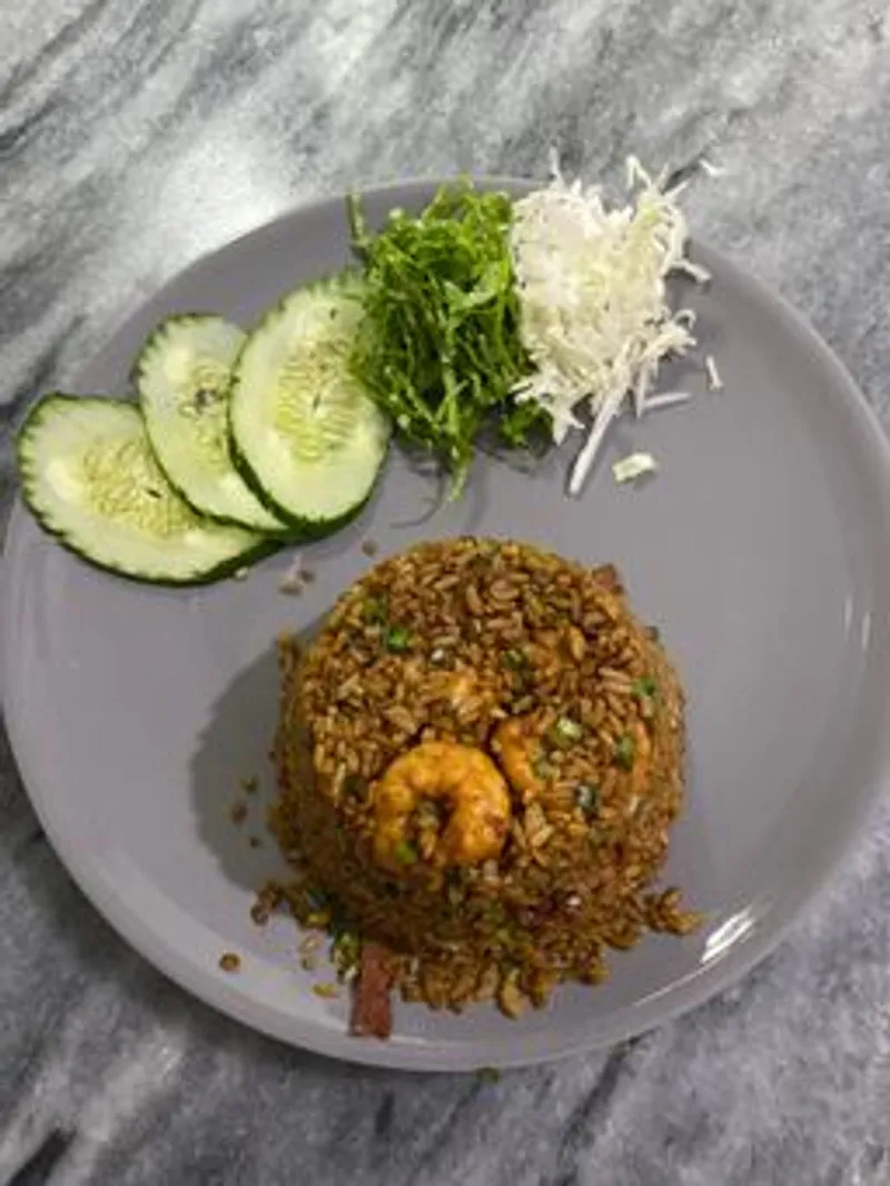 Arroz frito especial con camarones