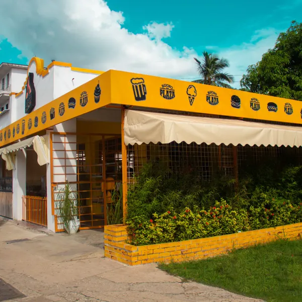 Somos un rinconcito en Nuevo Vedado especializado en comida criolla y al carbón. Abrimos todos los días de 11:30 am a 10:00 pm 