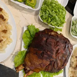 Pierna de cerdo asada (cena para 15 personas)