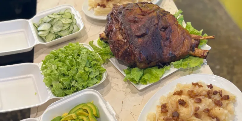 Pierna de cerdo asada (cena para 20 personas)