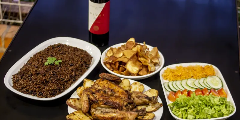 Pollo entero asado + 1 botella de vino