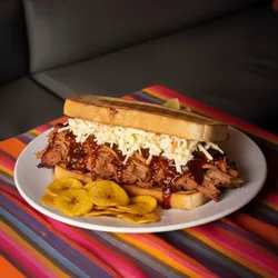 Sandwich de cerdo desmechado