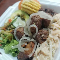 Masas de Cerdo Fritas encebolladas