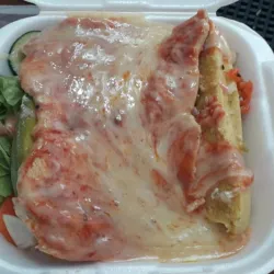 Pechuga de pollo natural gratinado con jamón vicky y queso gouda