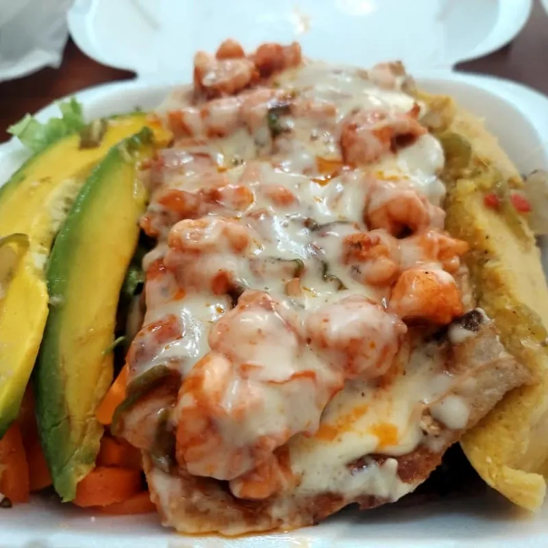 Pescado Loco cubierto con langosta Enchilada Gratinada con queso Gouda