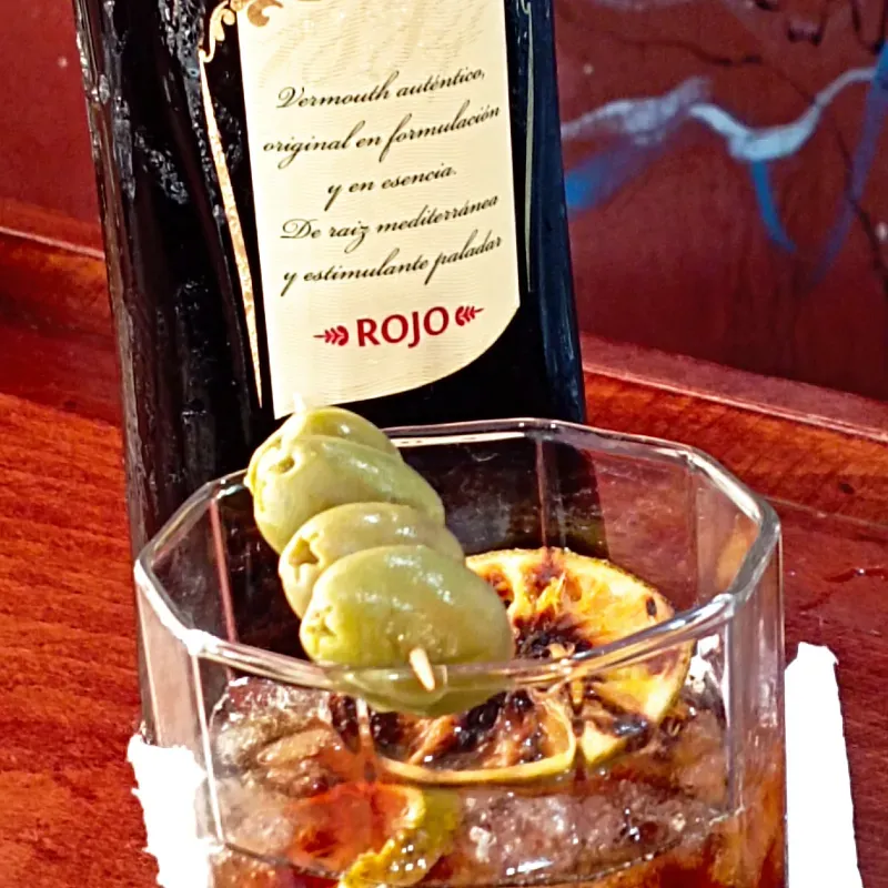 Vermouth (Vermouth rojo "Yzaguirre")