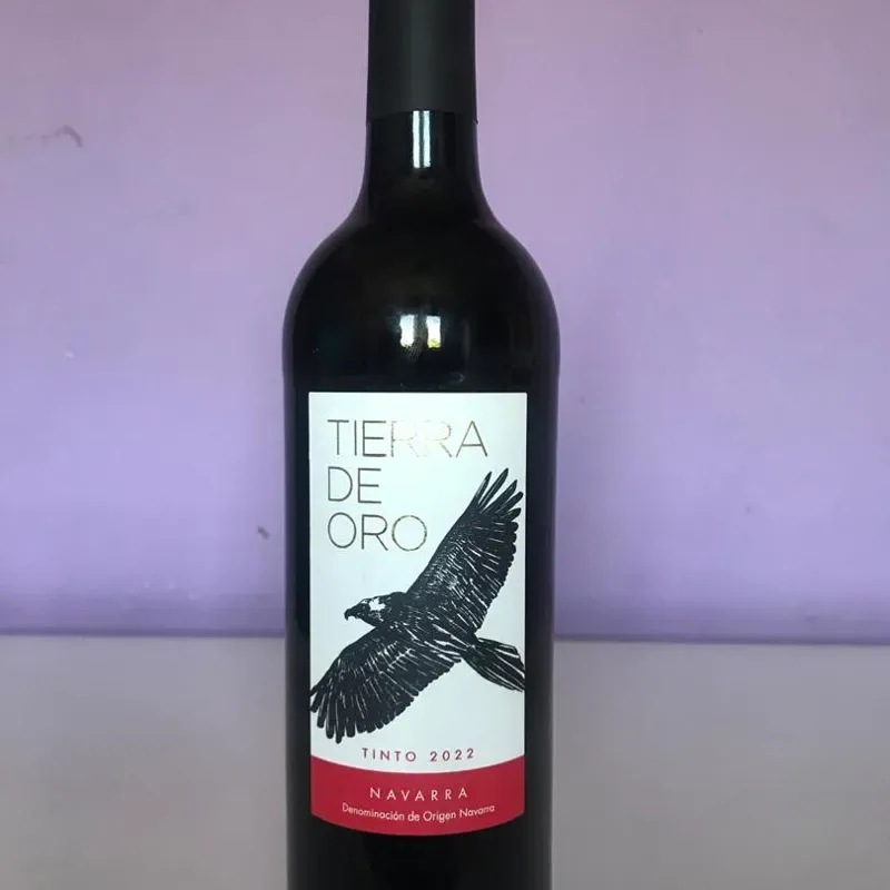 Vino Tinto "Tierra de Oro" (copa)