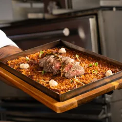 Arroz a la Llauna al Stracetti de res & Solomillo Angus