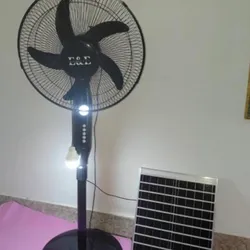 Ventilador recargable de pedestal 16" con panel solar