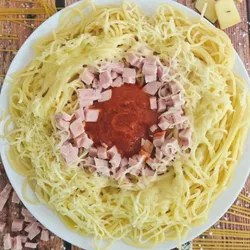 Espaguetis perro y jamón