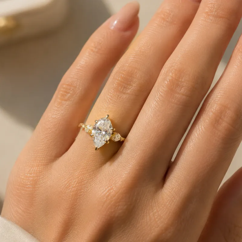 Anillo Estilo Compromiso Plata 925 – Corte Pera Brillante